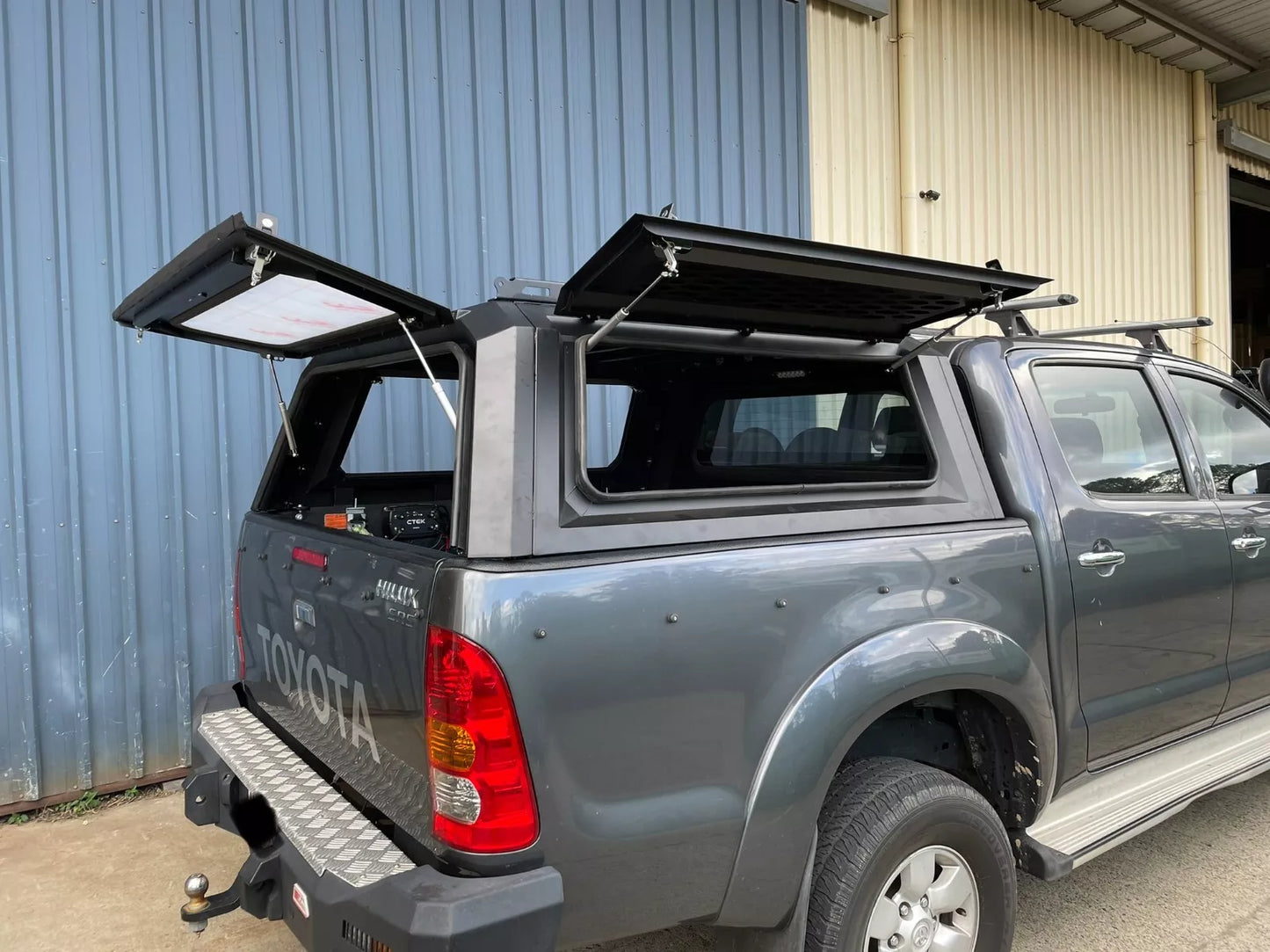 Toyota HiLux Aluminium Canopy